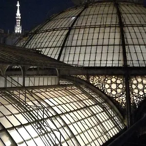 Big In Center , Milan Italie